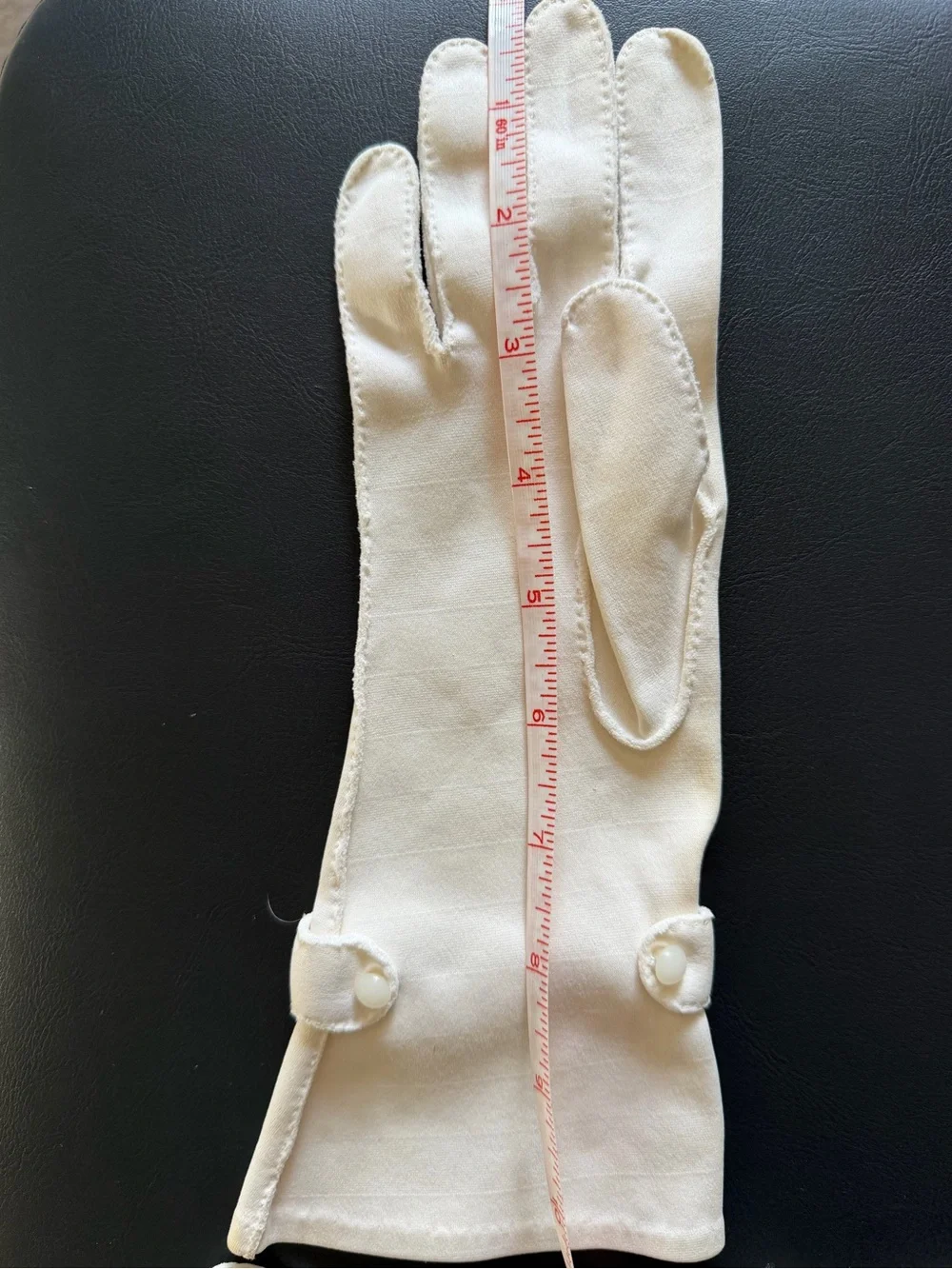 Classic‎ white kid Gloves
